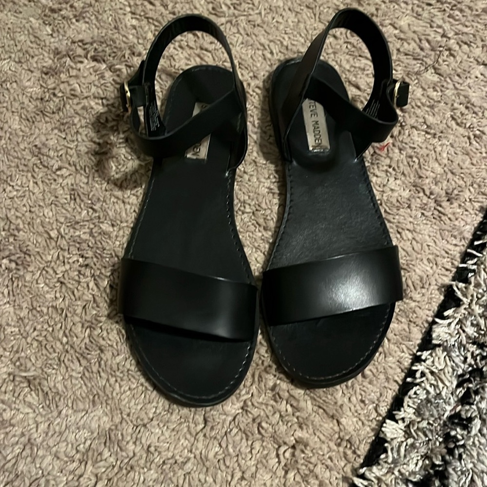 Steve Madden flat sandals
